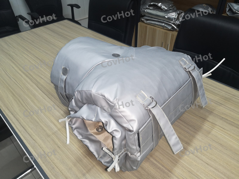 ? ? ? ?冬季氣溫逐漸變冷,我們大家自覺不自覺的都穿上了厚厚的衣服御寒。那么問題來了,我們的設備是否“穿暖”了?要不要穿些東西?穿哪些可以溫暖過冬? ? ? ? ?石油,電力,化工等很多行業裝置每年冬季都會開展設備防凝凍工作,目的就是不凍壞一臺設備、一條管線。設備凝凍只是因為環境溫度的降低,解決這個問題常規來說不外乎就是做保溫。 ? ? ? ?為此,科好特開發了可以與閥門及設備一同工作的可拆裝保溫產品,安裝和拆卸變得容易,可反復使用。<a href=http://www.f9177.cn/e/tags/?tagname=%E9%98%80%E9%97%A8%E4%BF%9D%E6%B8%A9 target=_blank class=infotextkey>閥門保溫</a>產品用材屬于輕質柔性無石棉材料,在高度復雜和狹窄的區域同樣可以很好使用,無論是截止閥、球閥等均可安裝。通常用戶只需提供閥門名稱型號和同一型號數量清單即可訂購相應的可拆卸<a href=http://www.f9177.cn/e/tags/?tagname=%E9%98%80%E9%97%A8%E4%BF%9D%E6%B8%A9%E5%A5%97 target=_blank class=infotextkey><a href=http://www.f9177.cn/e/tags/?tagname=%E9%98%80%E9%97%A8%E4%BF%9D%E6%B8%A9 target=_blank class=infotextkey>閥門保溫</a>套</a>了,特殊類型需要提供詳細規格或尺寸。可拆卸<a href=http://www.f9177.cn/e/tags/?tagname=%E9%98%80%E9%97%A8%E4%BF%9D%E6%B8%A9 target=_blank class=infotextkey>閥門保溫</a>產品外觀漂亮整潔、表面可擦洗,環保,無污染。 ? ? ? ?給閥門穿上“保暖衣”,給企業“錦上添花”!