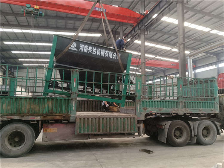 定量稱重自動包裝機,有機肥顆粒生產線設備發貨