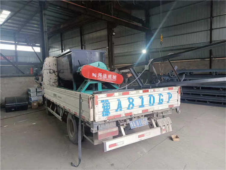 有機(jī)肥設(shè)備臥式攪拌機(jī)發(fā)貨現(xiàn)場(chǎng)