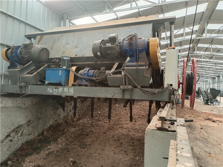 液壓槽式翻拋機(jī),有機(jī)肥發(fā)酵腐熟設(shè)備,肥料豬糞雞糞堆肥加工設(shè)備