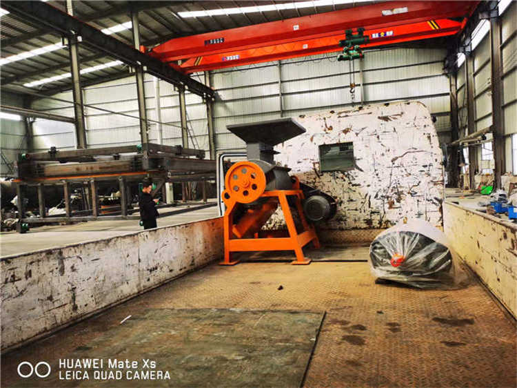 高強(qiáng)度處理硬塊狀肥料破碎機(jī),尿素粉碎機(jī),中型單一化肥籠式粉碎機(jī)設(shè)備