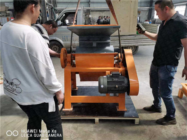 高強度破碎肥料加工設備,顆粒尿素粉碎機,臥式籠條式粉碎機