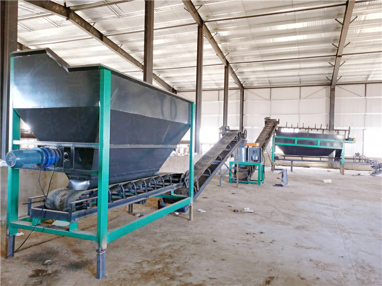 畜禽糞便處理輸送設備,有機肥鏟車喂料機,肥料生產加工鏟車料倉設備