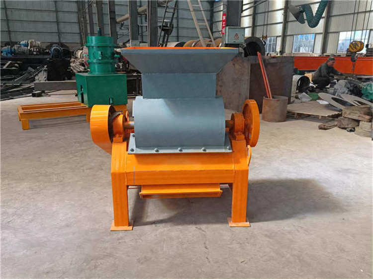 肥料尿素粉碎機,硬塊狀物料破碎設(shè)備,臥式籠式粉碎機加工設(shè)備