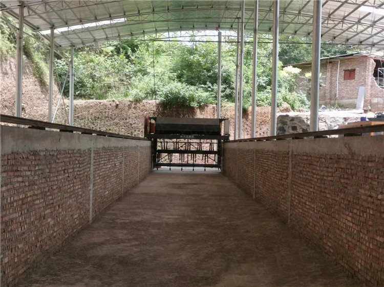 大型養(yǎng)殖場(chǎng)禽畜類翻堆翻耙機(jī) 有機(jī)肥設(shè)備槽式翻拋機(jī) 均勻物料 腐熟快